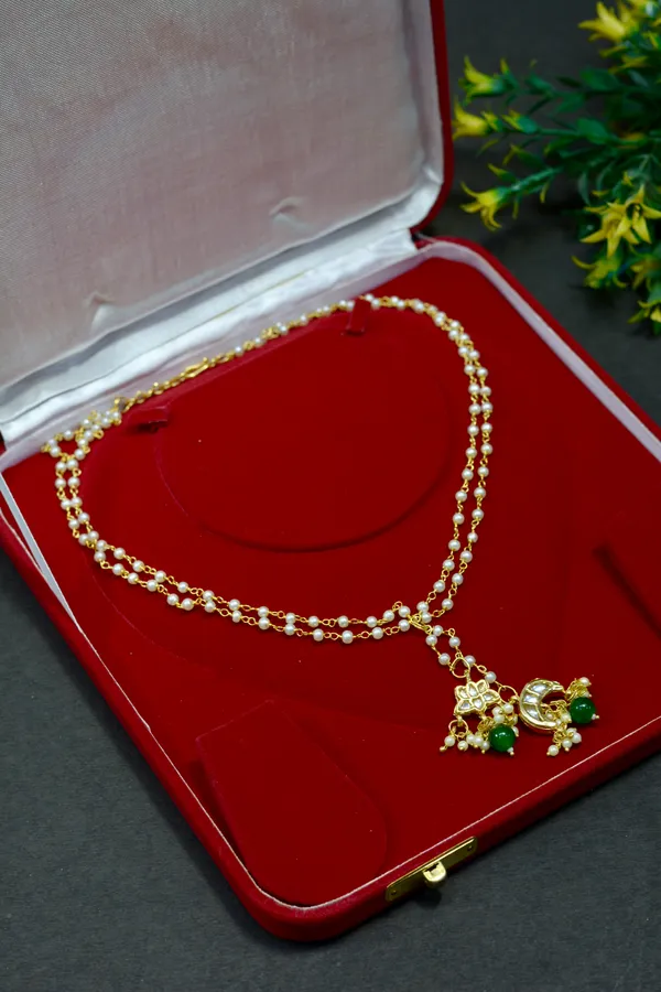 Kundan_Crescent_Motif_Necklace_For_Women_(Pack_Of_1)