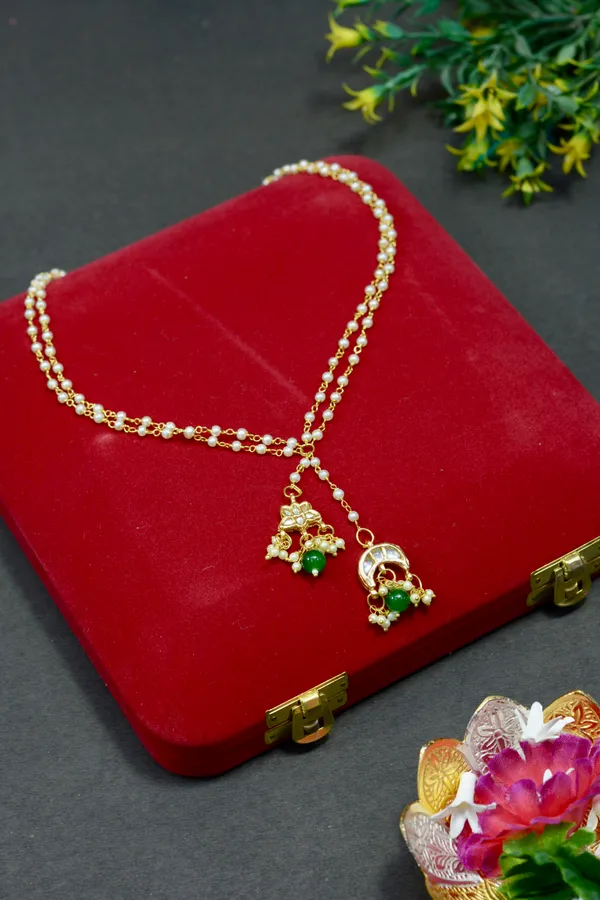Kundan_Crescent_Motif_Necklace_For_Women_(Pack_Of_1)