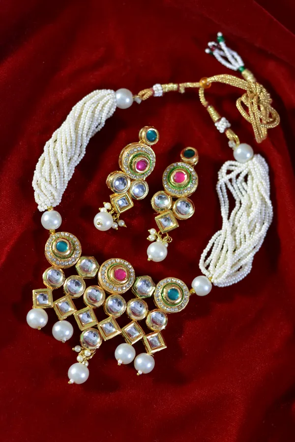 White_Regal_Round_Stone_Kundan_PearlLayer_Necklace_Set_(Pack_Of_3)