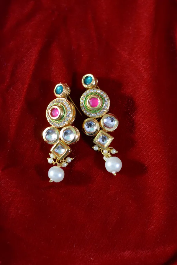 White_Regal_Round_Stone_Kundan_PearlLayer_Necklace_Set_(Pack_Of_3)