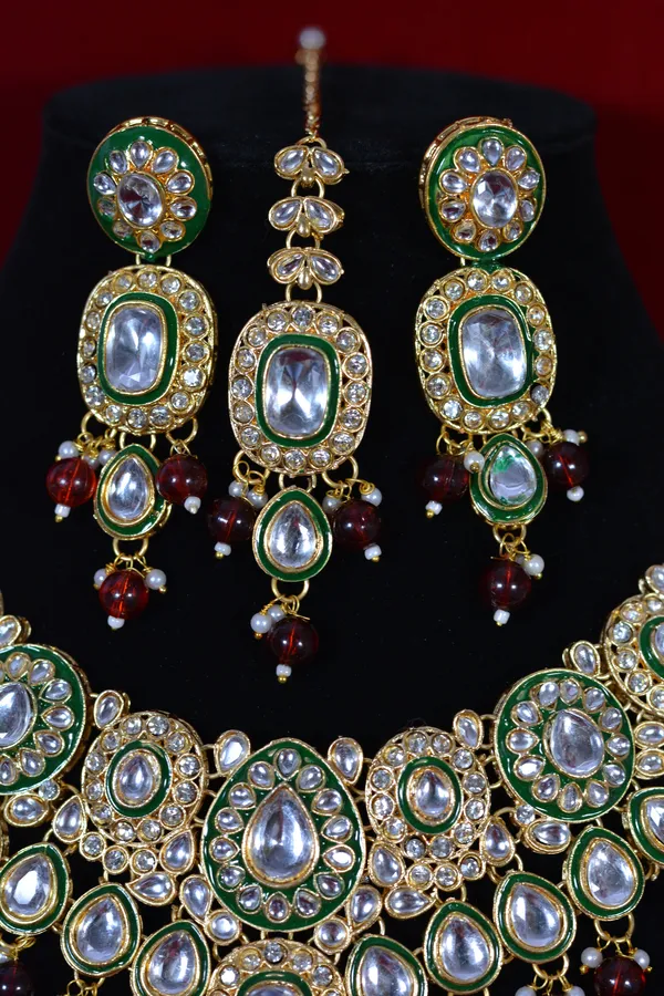 Premium_Kundan_Polki_Necklace_Set_With_Green_And_Red_Beads_(Pack_Of_4)