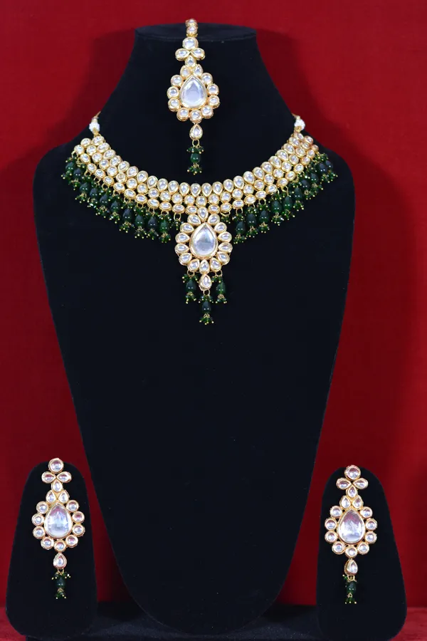 Green_Traditional_Kundan_Bridal_Choker_With_Maangtika_And_Matching_Earrings_(Pack_Of_4)