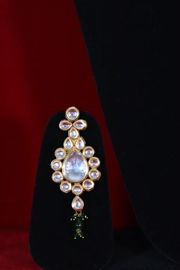 Green_Traditional_Kundan_Bridal_Choker_With_Maangtika_And_Matching_Earrings_(Pack_Of_4)
