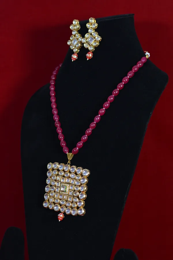 Gold_Bridal_Kundan_Necklace_Set_With_Red_Bead_Chain_And_Earrings_(Pack_Of_3)