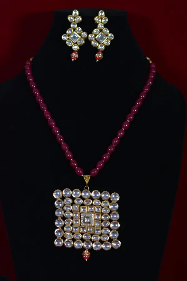 Gold_Bridal_Kundan_Necklace_Set_With_Red_Bead_Chain_And_Earrings_(Pack_Of_3)