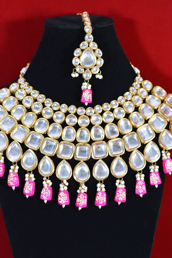 Heavy_Bridal_Kundan_Necklace_Set_With_Pink_Bead_Drops_And_Maangtika_(Pack_Of_4)