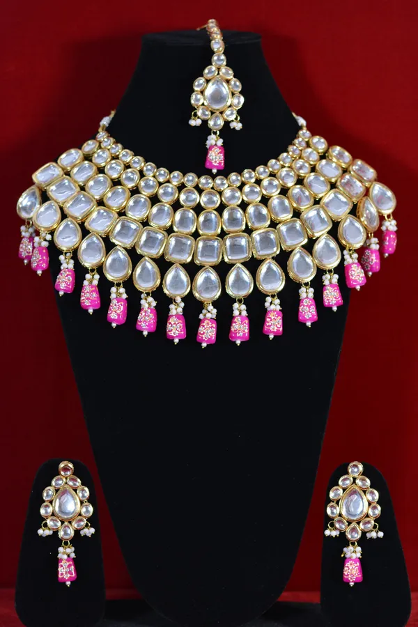 Heavy_Bridal_Kundan_Necklace_Set_With_Pink_Bead_Drops_And_Maangtika_(Pack_Of_4)