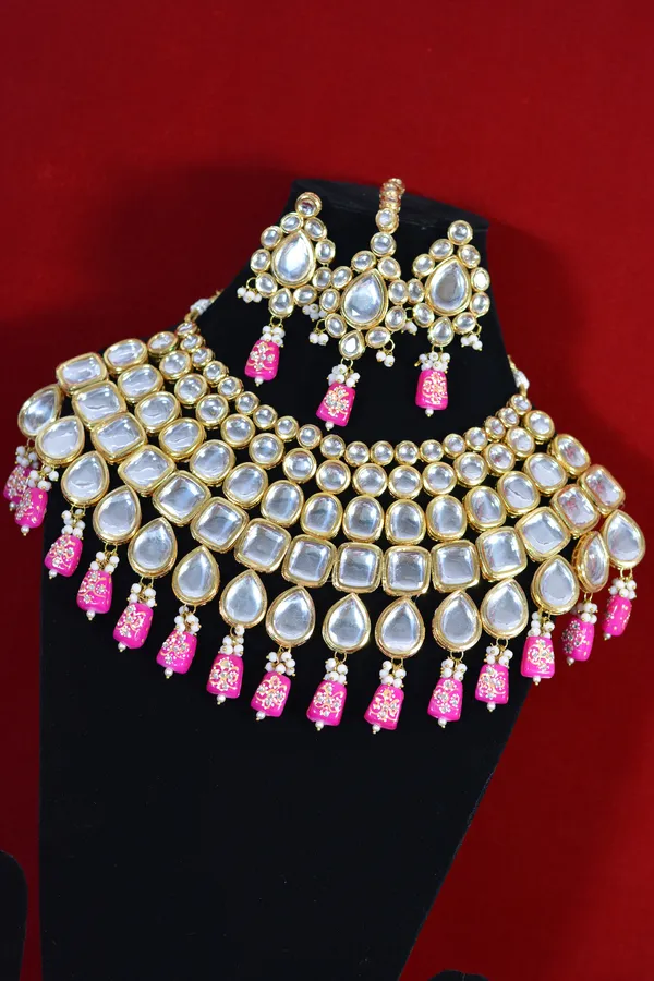 Heavy_Bridal_Kundan_Necklace_Set_With_Pink_Bead_Drops_And_Maangtika_(Pack_Of_4)