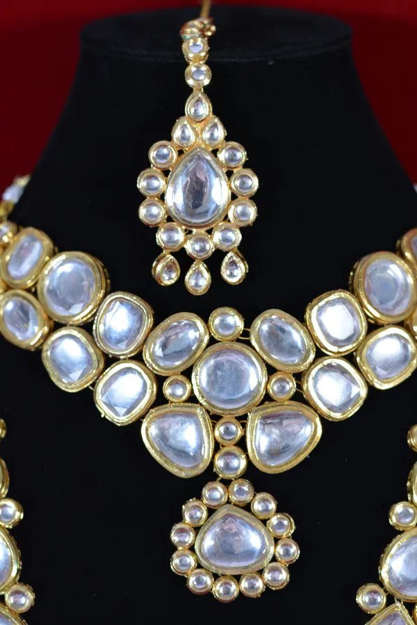 Gold_Bridal_Kundan_Necklace_Set_With_Double_Line_Design_And_Center_Pendant_(Pack_Of_5)