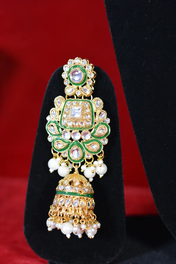 Grand_Bridal_Green_Kundan_Choker_Necklace_Set_With_Jhumka_Earrings_(Pack_Of_4)