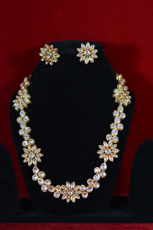 Gold_Elegant_Kundan_Flower_Necklace_And_Earrings_Set_(Pack_Of_3)