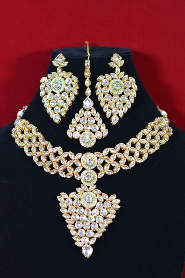 Gold_Grand_Kundan_Bridal_Necklace_Set_With_Green_Center_Motifs_(Pack_Of_4)