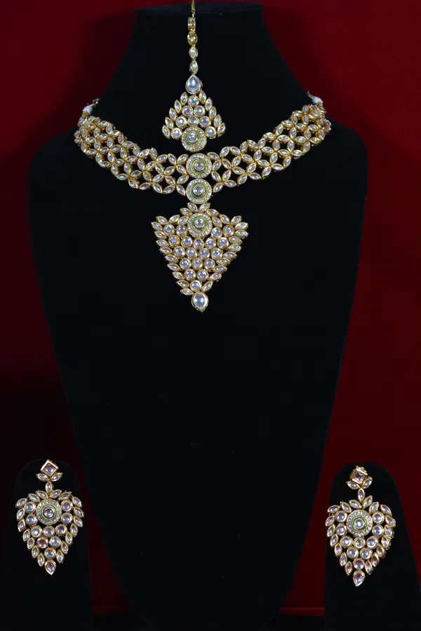 Gold_Grand_Kundan_Bridal_Necklace_Set_With_Green_Center_Motifs_(Pack_Of_4)