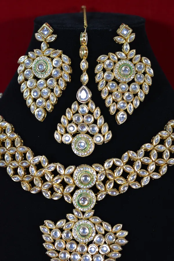 Gold_Grand_Kundan_Bridal_Necklace_Set_With_Green_Center_Motifs_(Pack_Of_4)