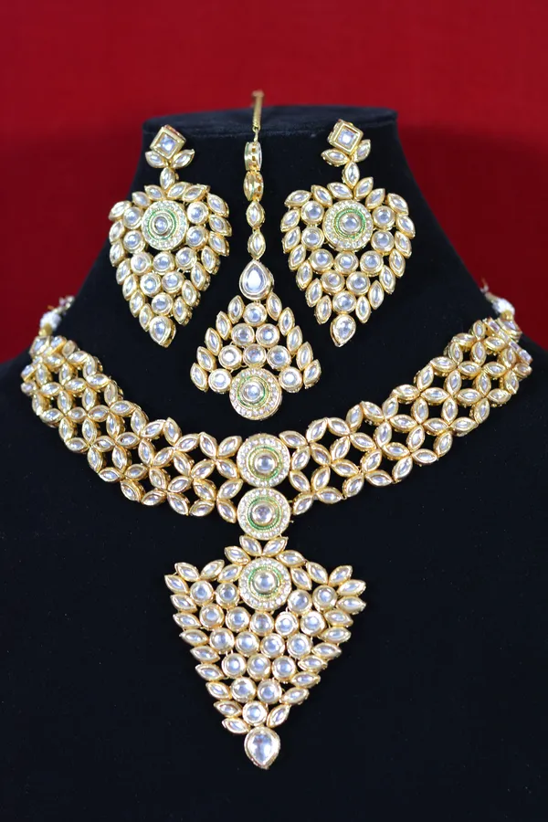 Gold_Grand_Kundan_Bridal_Necklace_Set_With_Green_Center_Motifs_(Pack_Of_4)