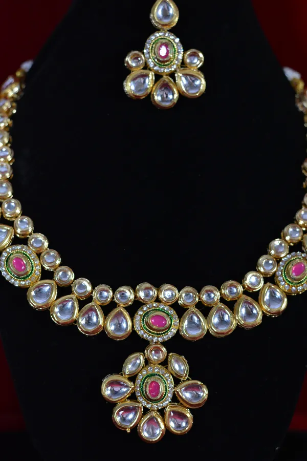 Gold_Kundan_Necklace_Set_With_Pink_Stone_Centerpieces_And_Earrings_(Pack_Of_4)