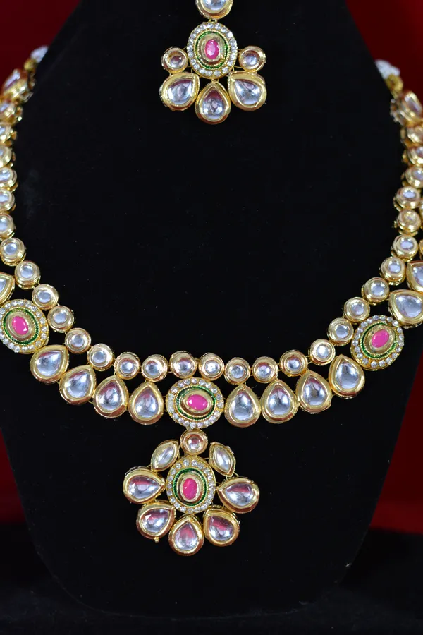 Gold_Kundan_Necklace_Set_With_Pink_Stone_Centerpieces_And_Earrings_(Pack_Of_4)