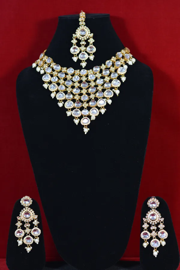 Gold_Multilayer_Round_Kundan_Necklace_Set_With_Pearls_(Pack_Of_4)