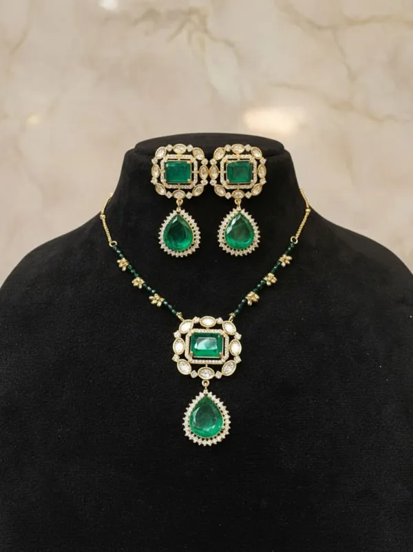 Green_Brass_Royal_Emerald_Moissanite_Kundan_Necklace_Set_For_Women