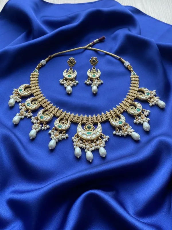 AARADHYA_EMERALD_PEARL_KUNDAN_NECKLACE_SET