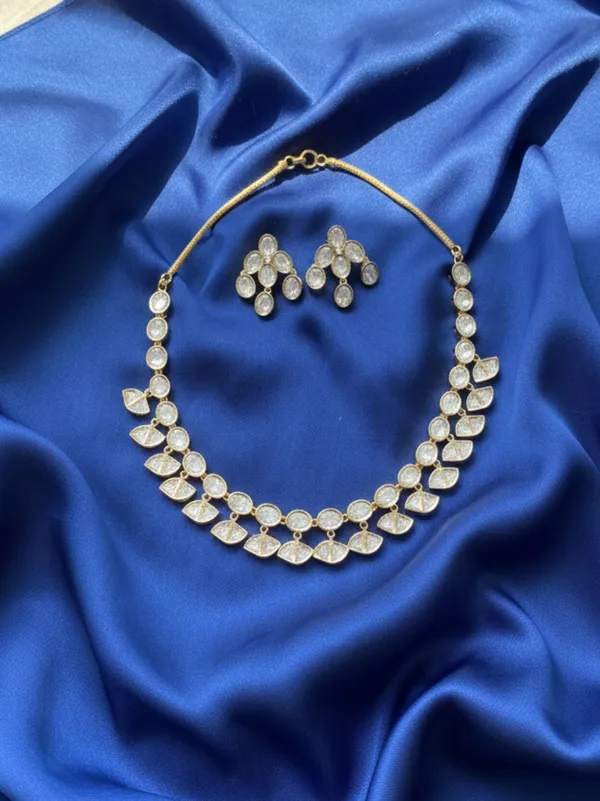 ANVI_SHIMMER_KUNDAN_SET