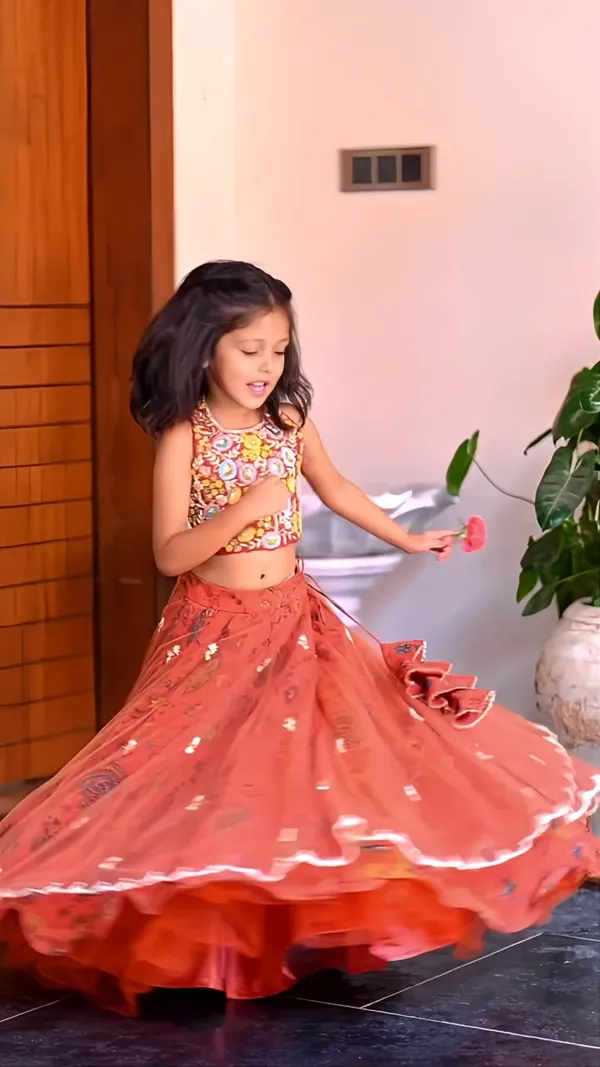Gajri_kids_Girls_lengha_choli____FABRIC:-Heavy_Faux_Georgette__With_Embroidery_Siqunce_Work_INNER:-_Micro_Cotton___CHOLI_:-_Full_Sttiched