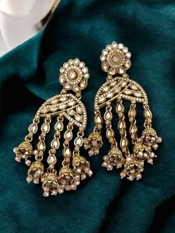 Gold-Toned_Kundan_&_Pearl_Studded_Crescent_Shaped_Jhumkas