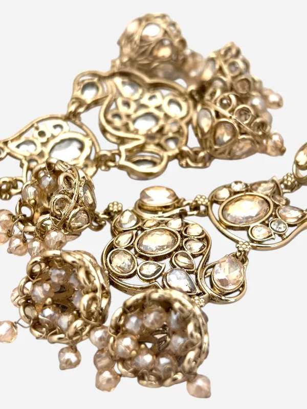 Women_Gold-Plated_Kundan_&_Pearl-Beaded_Drop_Earrings