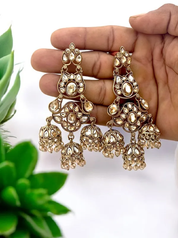 Women_Gold-Plated_Kundan_&_Pearl-Beaded_Drop_Earrings