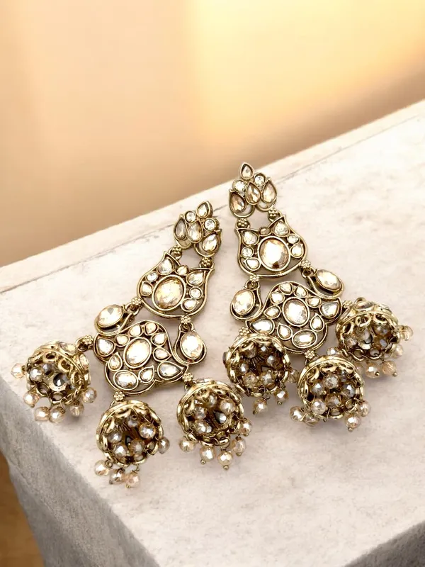 Women_Gold-Plated_Kundan_&_Pearl-Beaded_Drop_Earrings