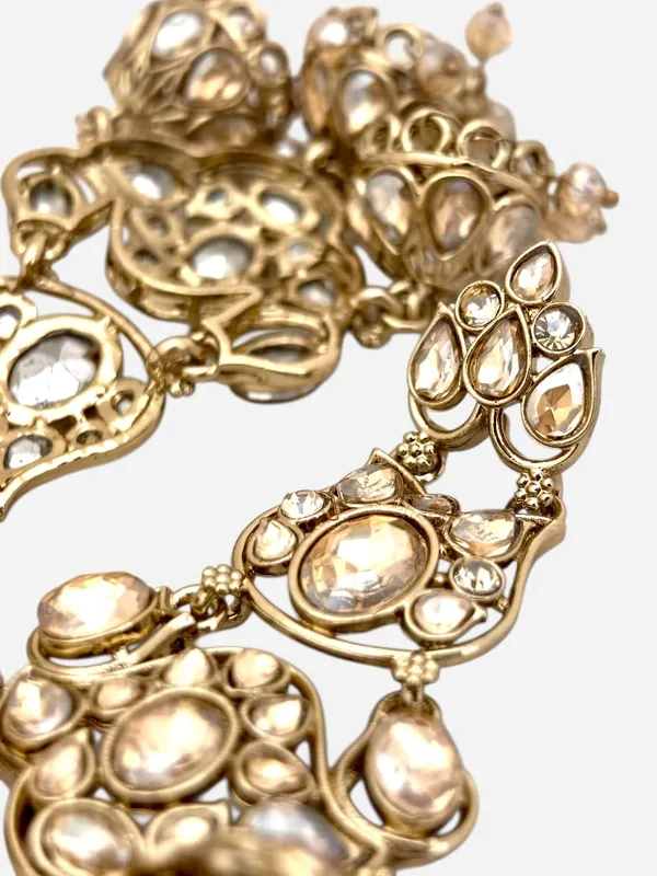 Women_Gold-Plated_Kundan_&_Pearl-Beaded_Drop_Earrings