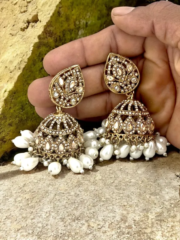 Gold-Plated_Shadow_Kundan_&_Pearl_Jhumka_Earrings