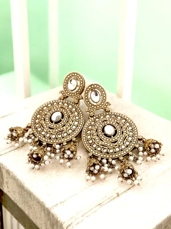 Gold-Plated_Kundan_&_Pearl_Beaded_Circular_Jhumka_Earrings