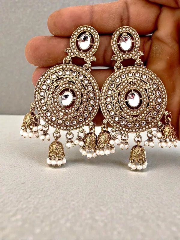 Gold-Plated_Kundan_&_Pearl_Beaded_Circular_Jhumka_Earrings