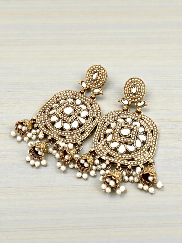 Gold-Plated_Kundan_&_Pearl_Beaded_rectangular_Jhumka_Earrings