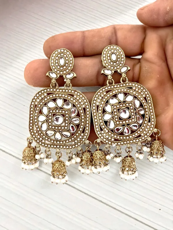 Gold-Plated_Kundan_&_Pearl_Beaded_rectangular_Jhumka_Earrings