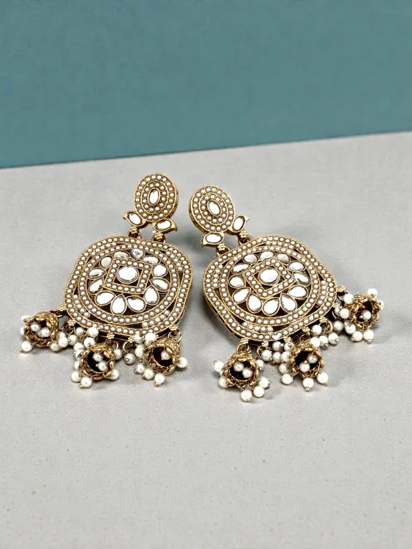 Gold-Plated_Kundan_&_Pearl_Beaded_rectangular_Jhumka_Earrings