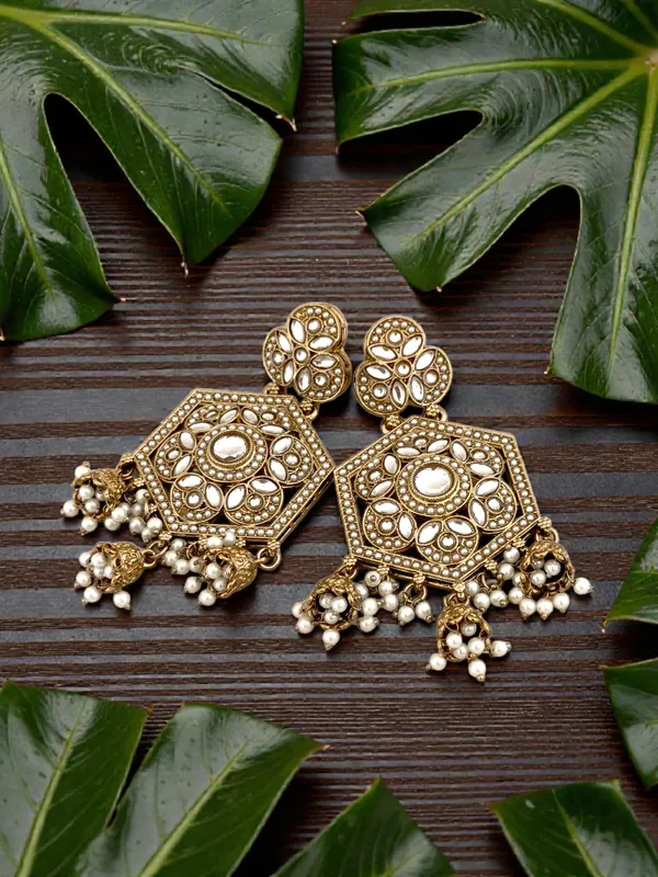 Gold-Plated_Kundan_&_Pearl_Beaded_hexagonal_Jhumka_Earrings