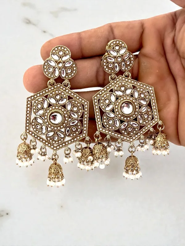 Gold-Plated_Kundan_&_Pearl_Beaded_hexagonal_Jhumka_Earrings