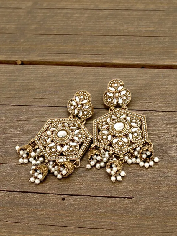 Gold-Plated_Kundan_&_Pearl_Beaded_hexagonal_Jhumka_Earrings