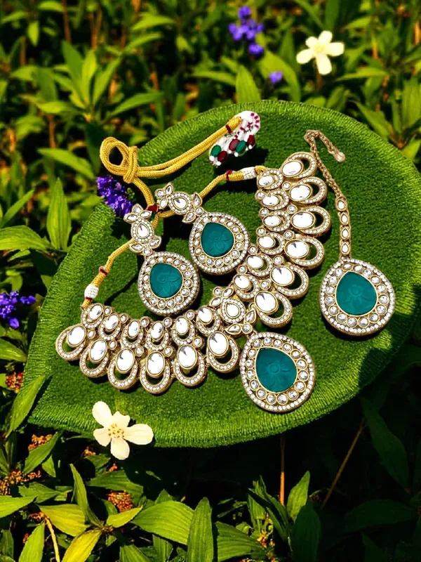 Gold_Plated_Big_Carving_Stone_Studded_Peacock_Green_Color_Jewellery_Set_For_Womens