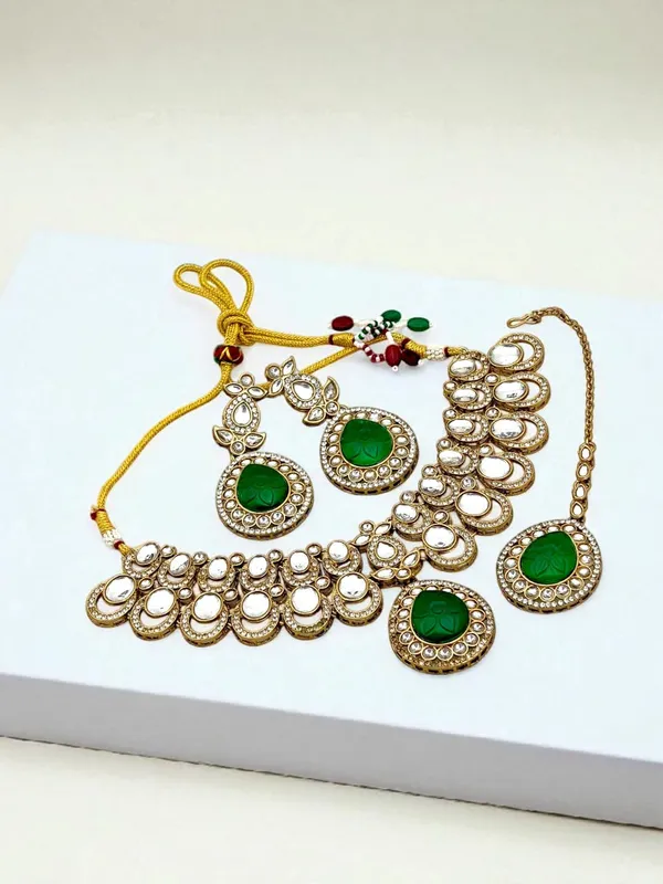 Gold_Plated_Big_Carving_Stone_Studded_Green_Color_Jewellery_Set_For_Womens