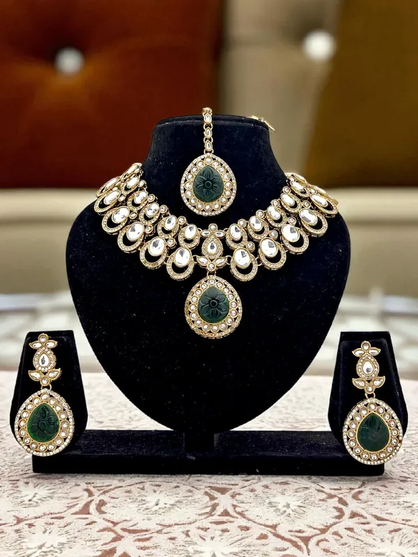 Gold_Plated_Big_Carving_Stone_Studded_Green_Color_Jewellery_Set_For_Womens