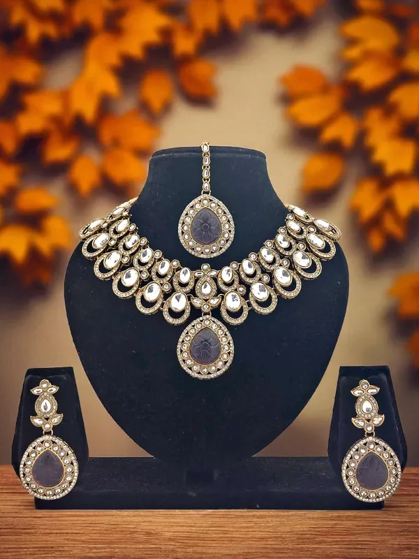 Gold_Plated_Big_Carving_Stone_Studded_Wine_Color_Jewellery_Set_For_Womens