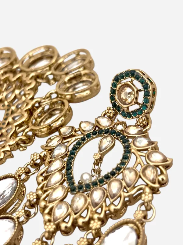 Gold-Plated_Contemporary_Shadow_Kundan_Studded_&_Beaded_Chandbalis