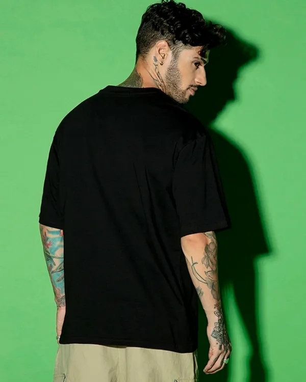 Fashion-Forward_Style_Men's_High-Street_Oversized_Printed_Tee_-_Sustainable_Cotton_Blend_Fashion