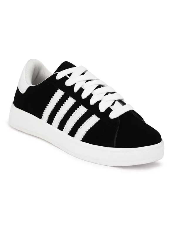 A_daily-wear_canvas_sneaker_built_for_you