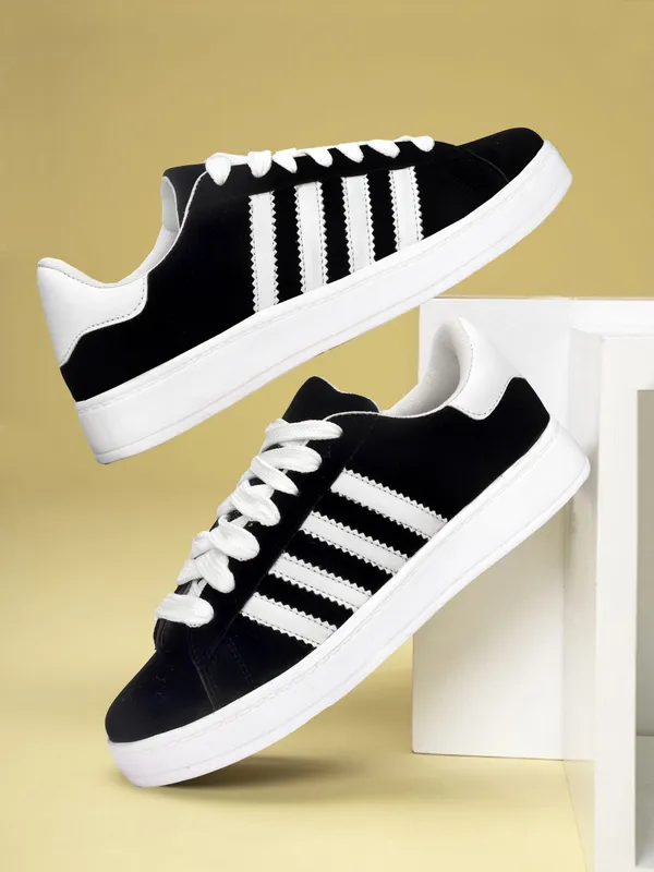 A_daily-wear_canvas_sneaker_built_for_you