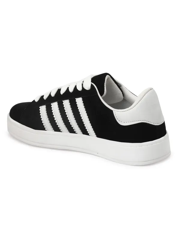 A_daily-wear_canvas_sneaker_built_for_you