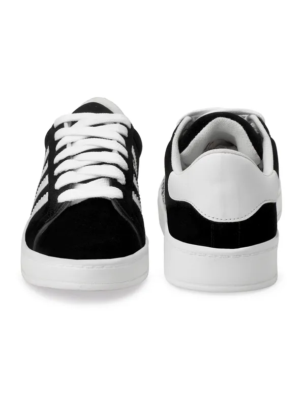 A_daily-wear_canvas_sneaker_built_for_you